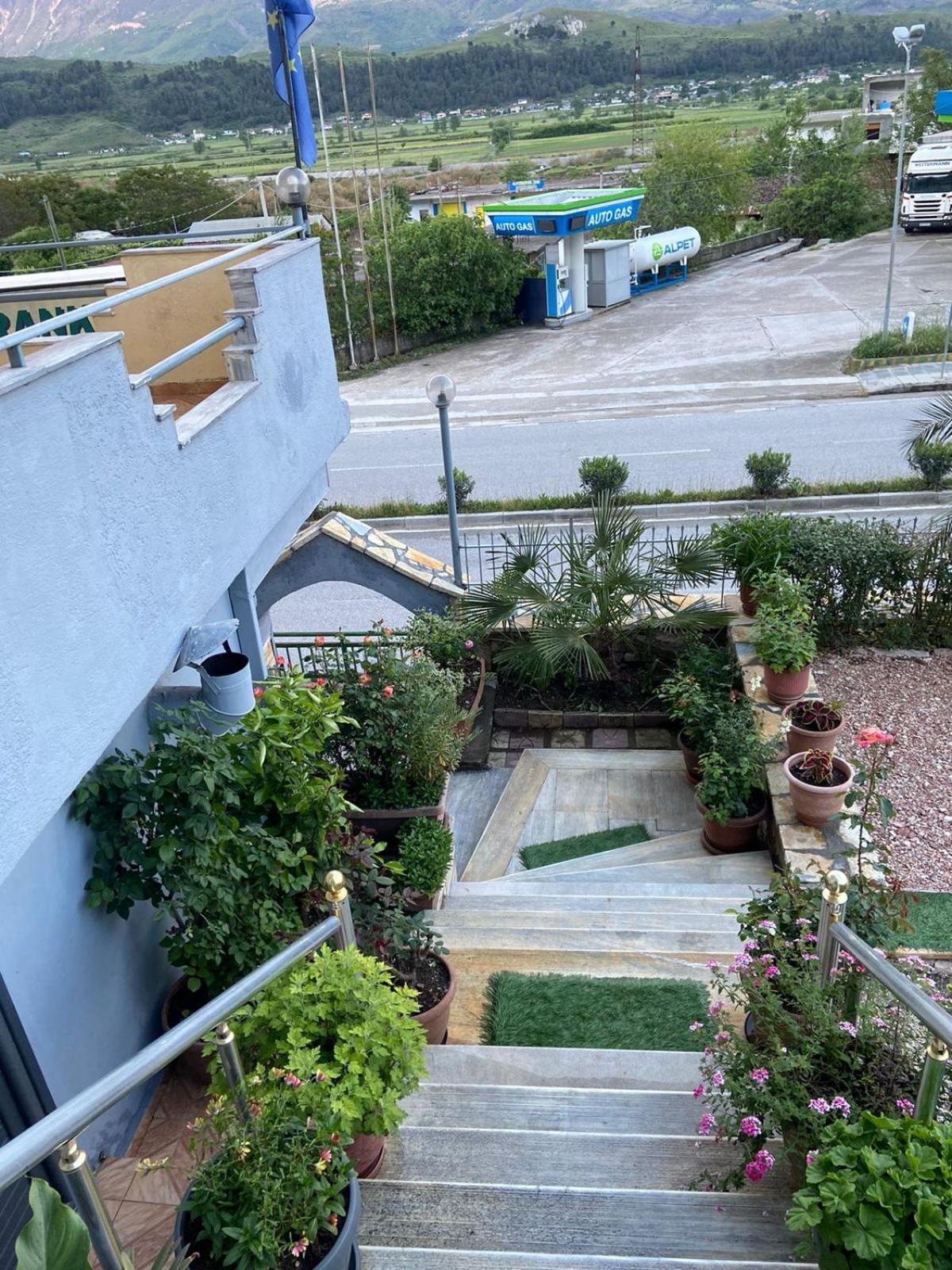 Qiqi Hotel Gjirokastër Buitenkant foto