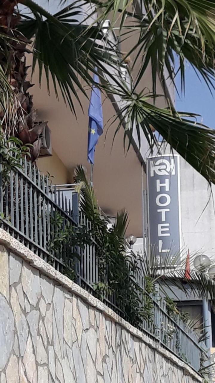 Qiqi Hotel Gjirokastër Buitenkant foto
