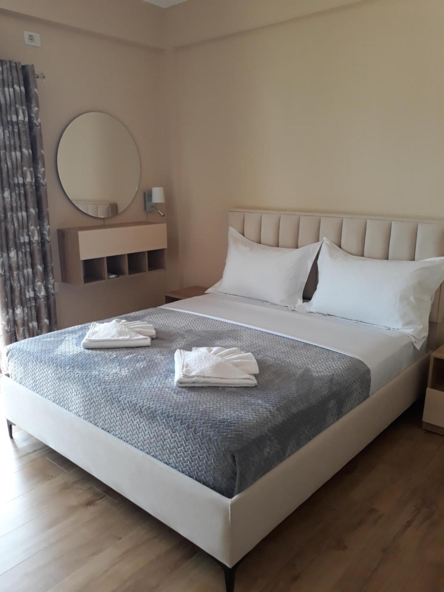 Qiqi Hotel Gjirokastër Buitenkant foto