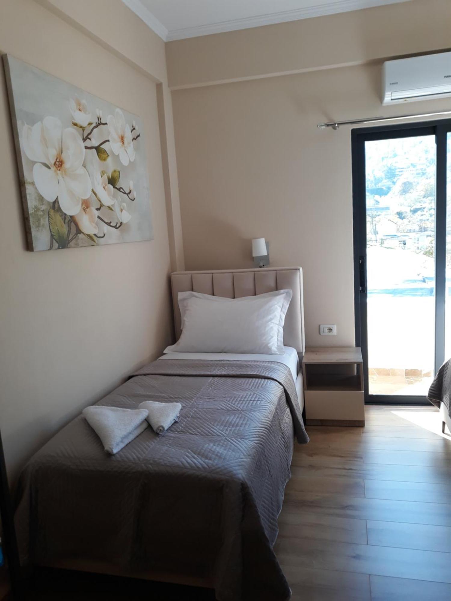 Qiqi Hotel Gjirokastër Buitenkant foto